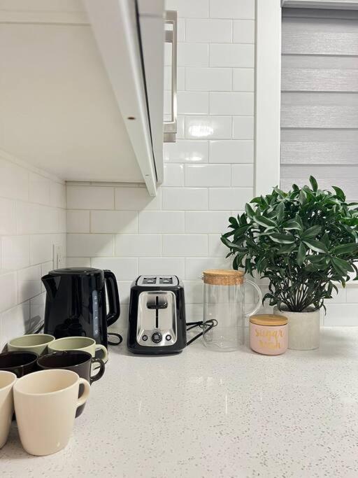 Walking Distance To St Boniface, Easy Parking Villa Winnipeg Ngoại thất bức ảnh